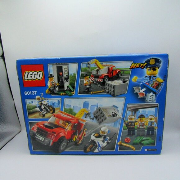 Lego City Tow Truck Trouble - Picture 2 of 6